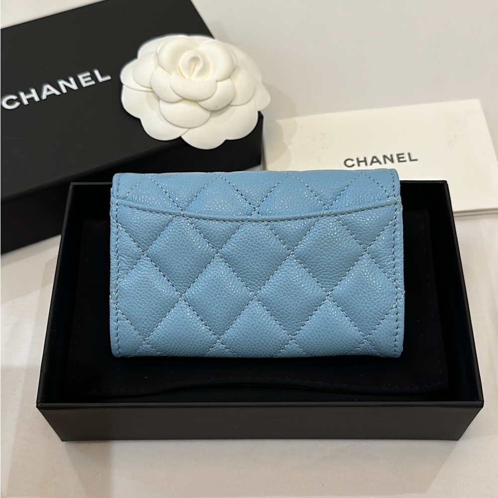 ❌ SOLD ❌ CHANEL 23A Classic Caviar Flap Card Holder - Picture 3 of 4